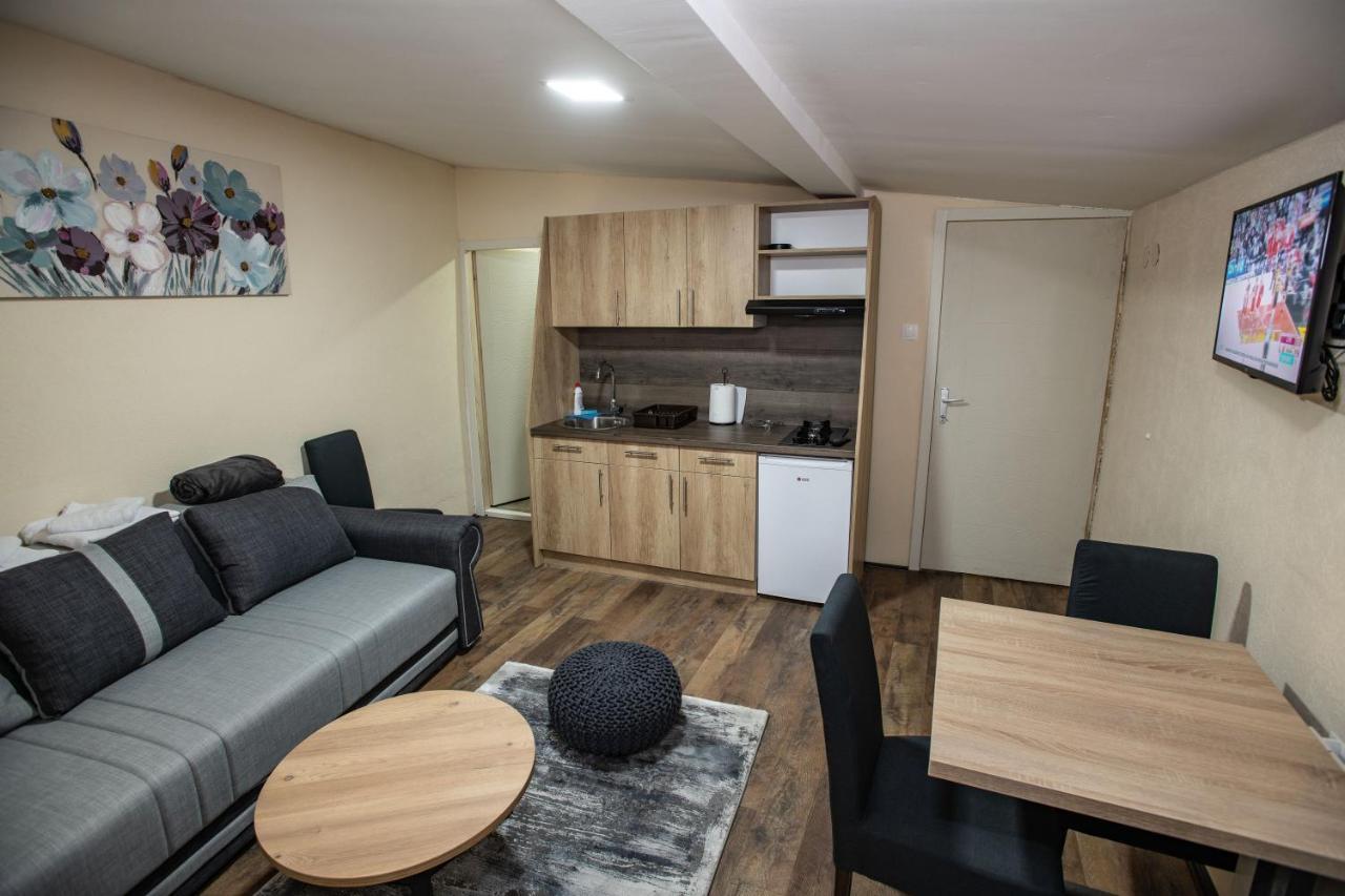 Apartmani Sp Jovanovic Crni Vrh Esterno foto