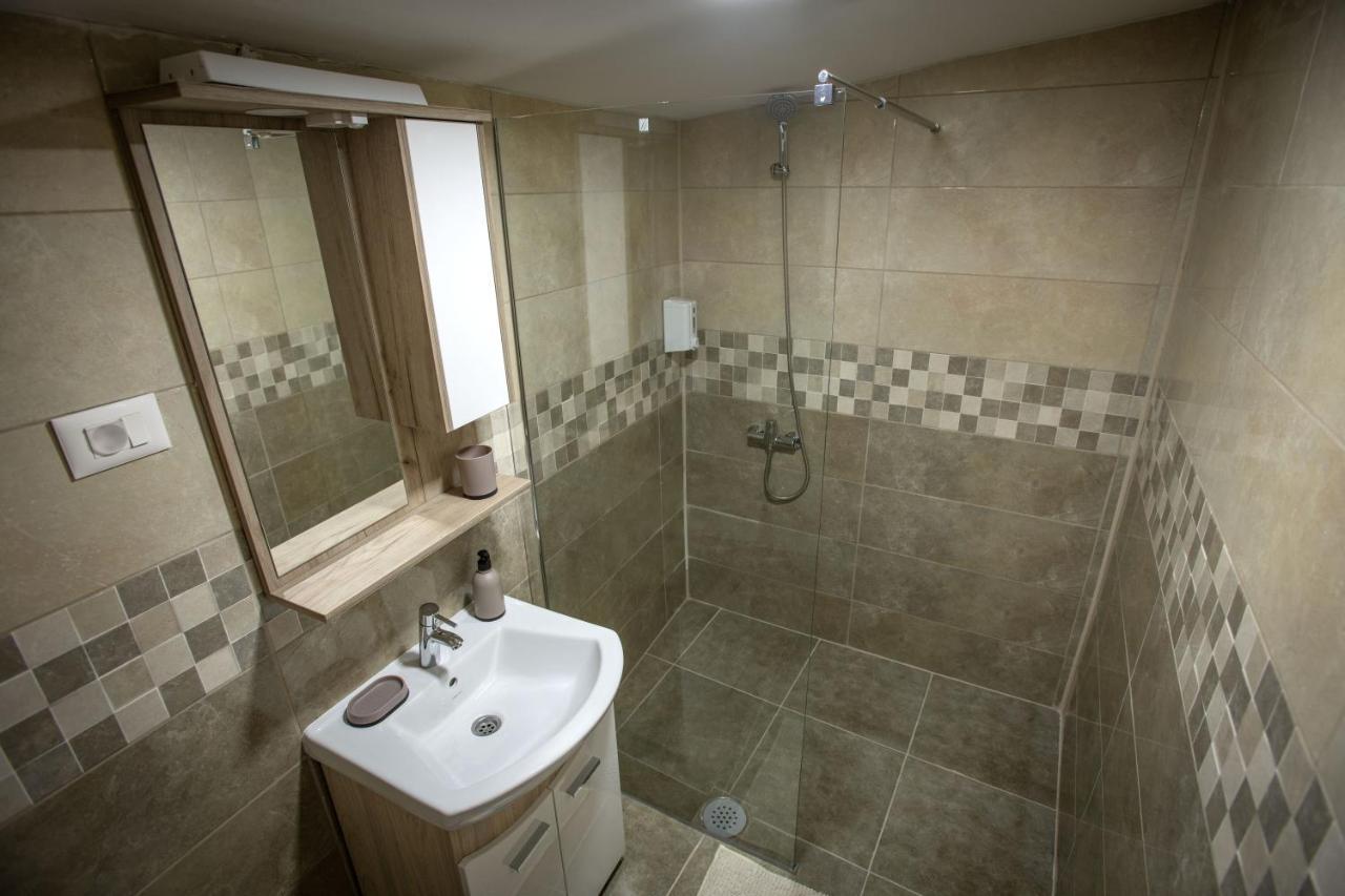 Apartmani Sp Jovanovic Crni Vrh Esterno foto